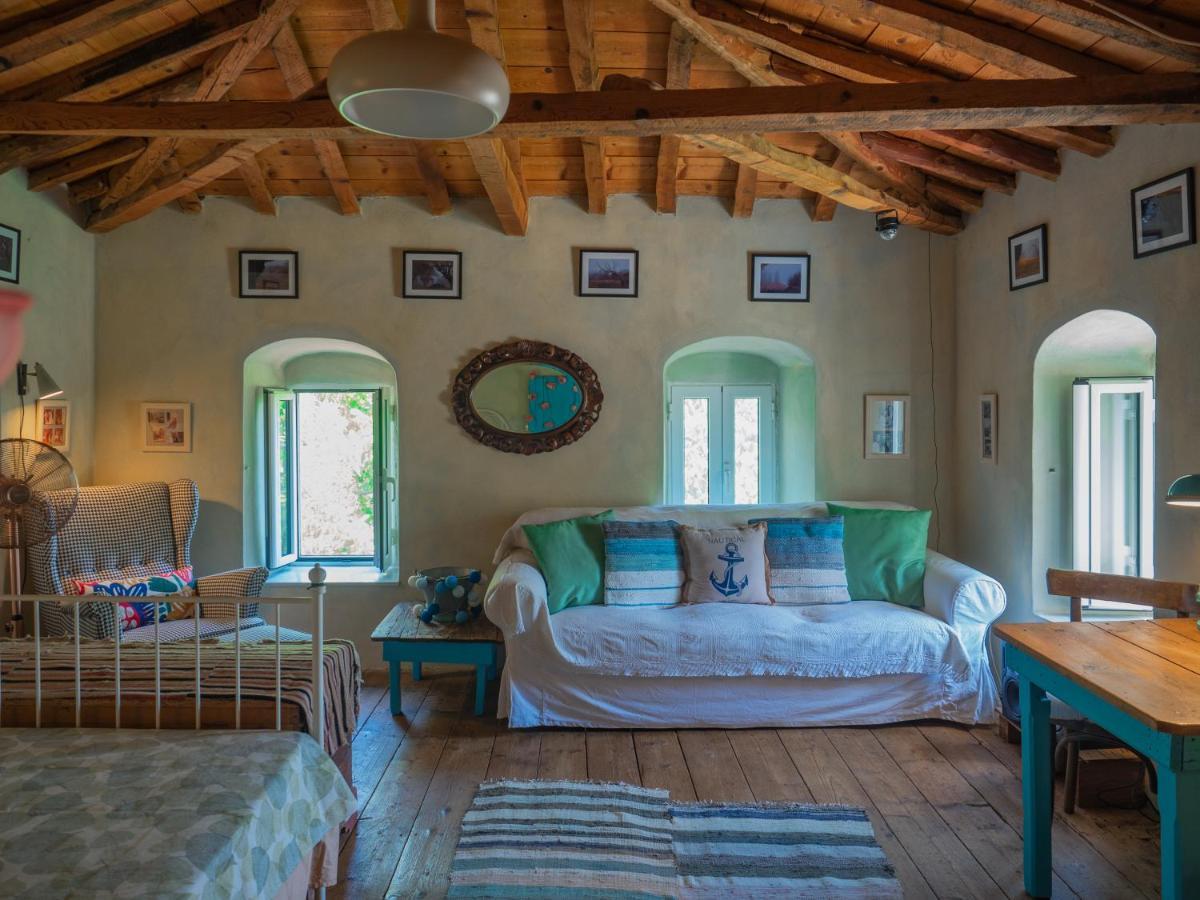 Vintage Stone-Built Country Cottage In Richea Kouloureika Εξωτερικό φωτογραφία